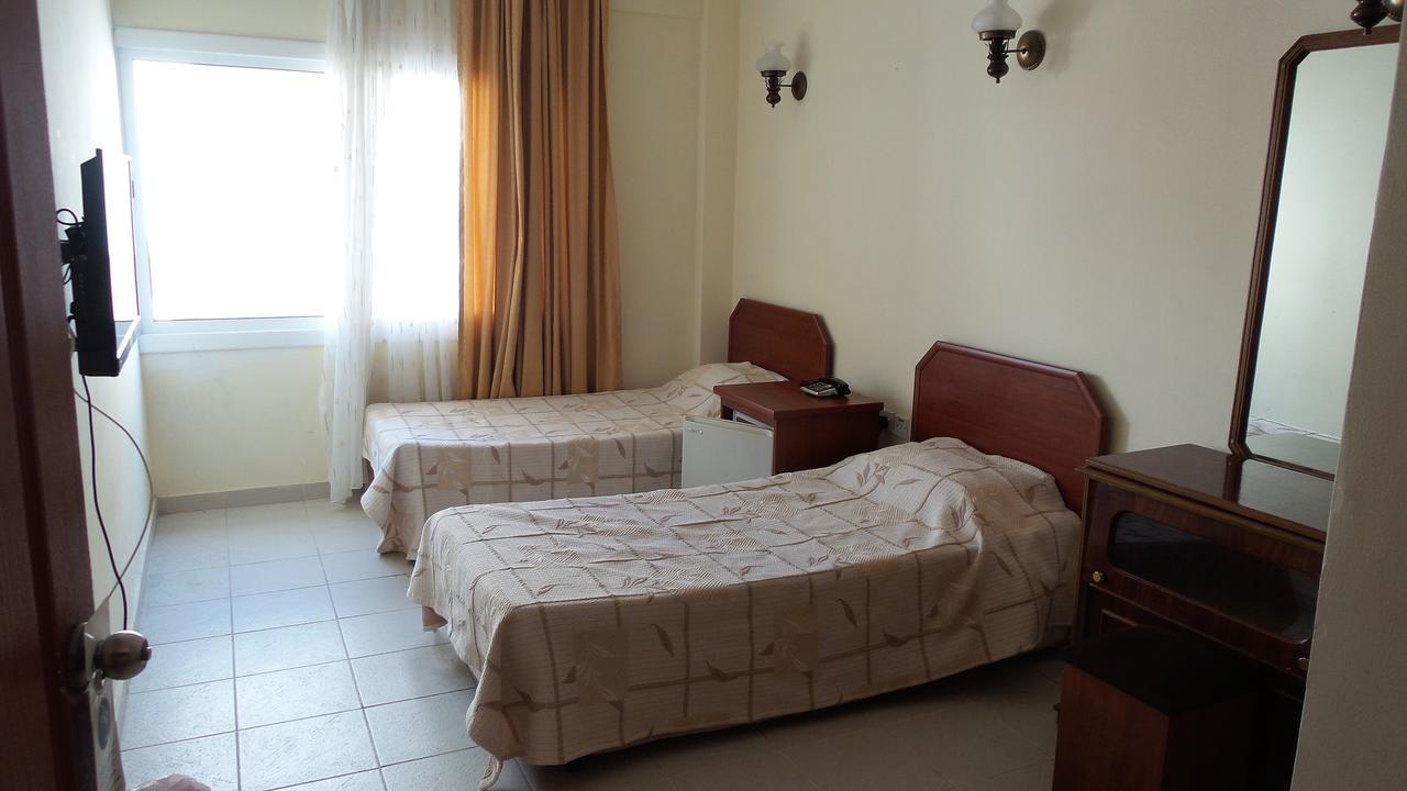 Kasgar Court Hotel Ayia Varvara Exteriör bild