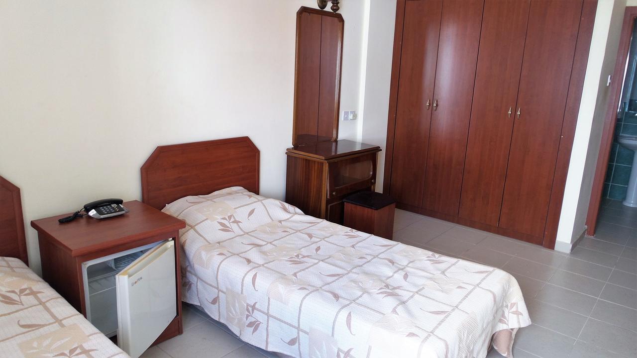 Kasgar Court Hotel Ayia Varvara Exteriör bild